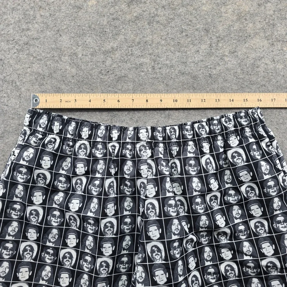 Red Hot Chili Peppers Unlimited Love Tour Shorts Mens XL Black Nylon Mesh Lined